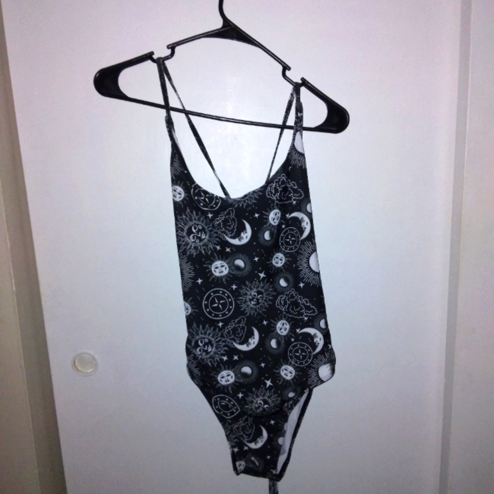 Black and white sun and moon one piece